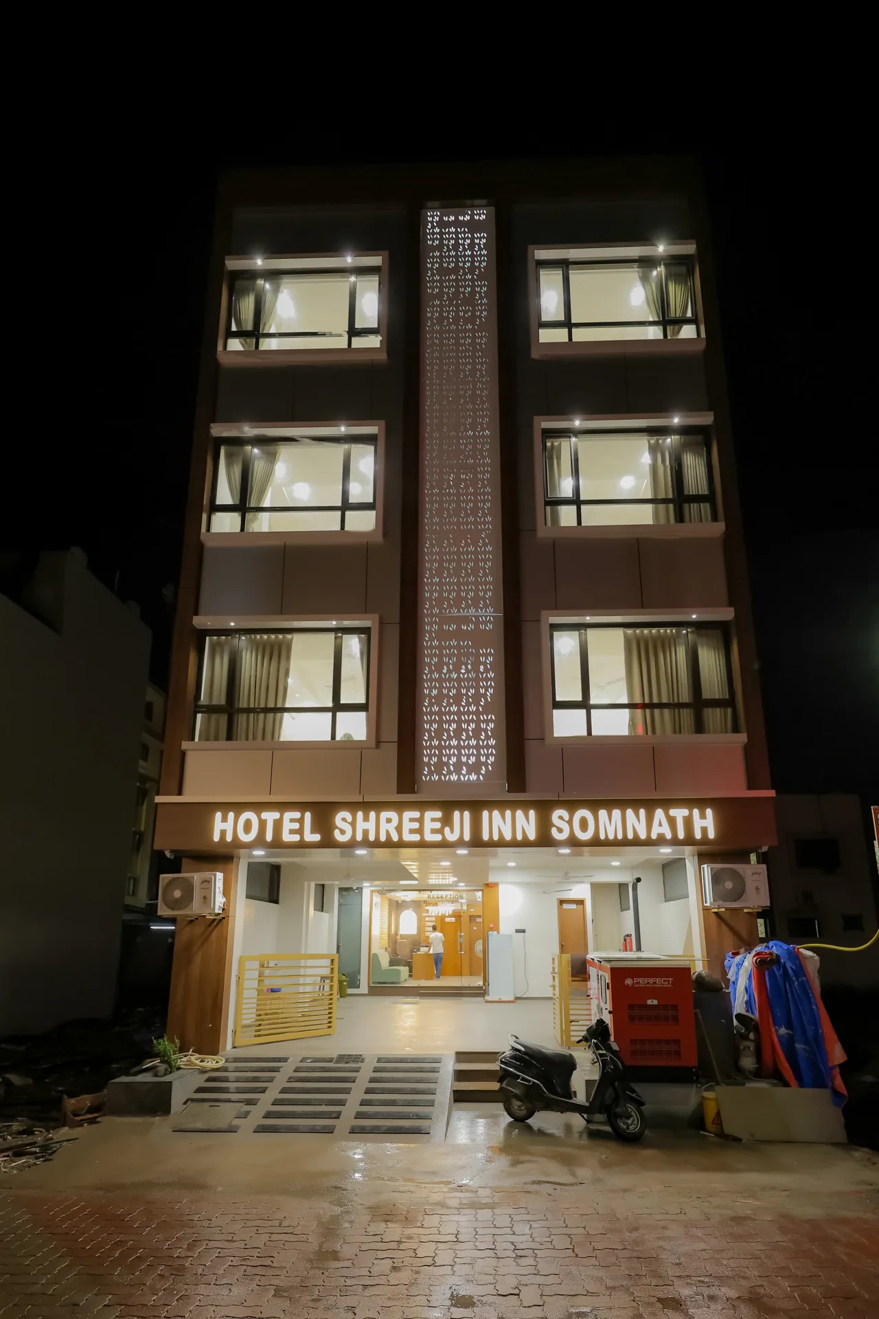 ShreeJi Inn